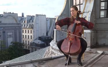 parigi_violoncellista_lockdown