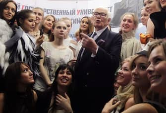 epa02770027 French designer Pierre Cardin is seen with students of Design and Technology Moscow State University in Moscow, Russia, 07 June 2011. Later that same day Cardin will present his new collection at the Kremlin.  EPA/MAXIM SHIPENKOV