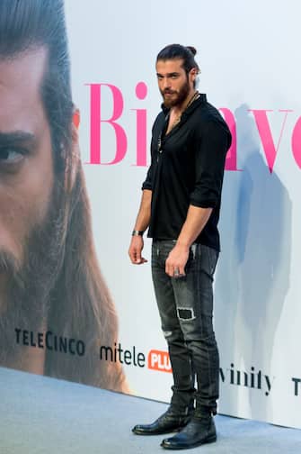 MADRID, SPAIN - NOVEMBER 26: Turkish actor Can Yaman attends 'Volverte a ver' photocall on November 26, 2019 in Madrid, Spain. (Photo by Juan Naharro Gimenez/Getty Images)