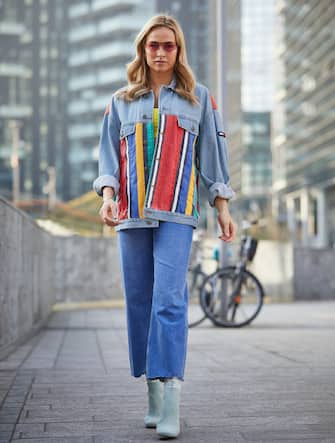 MILAN, ITALY - FEBRUARY 21: Carmen Jorda, wearing Carrera sunglasses and Tommy Hilfiger total look, is seen on Day 2 Milan Fashion Week Autumn/Winter 2019/20 on February 21, 2019 in Milan, Italy. (Photo by Claudio Lavenia/GC Images)