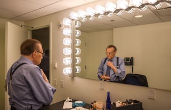 WASHINGTON, DC - MARCH, 18:  Larry King adjusts his tie before taking the stage at the Newseum for a special event - A Life in Broadcasting: A Conversation With Larry King on March 18, 2015 in Washington, DC. (Photo by Jonathan Newton / The Washington Post via Getty Images)