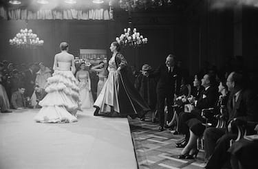 The Third Italian High Fashion Show in Florence, Italy, 1952. Original Publication : Picture Post - 5685 - Paris has a Rival - pub. 1st March 1952 (Photo by Kurt Hutton/Picture Post/Hulton Archive/Getty Images)