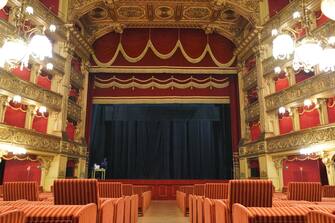 Il teatro Carignano aderisce all'iniziativa 'Facciamo luce', promossa in tutta Italia, accendendo le luci interne a favore della riapertura dei teatri, Torino 22 febbraio 2021. ANSA/TINO ROMANO