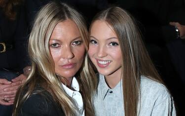 PARIS, FRANCE - JANUARY 17: Kate Moss and her daughter Lila Grace Moss Hack attend the Dior Homme Menswear Fall/Winter 2020-2021 show as part of Paris Fashion Week on January 17, 2020 in Paris, France. (Photo by Bertrand Rindoff Petroff/Getty Images)