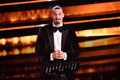 Tutti i look di Zlatan Ibrahimovic al Festival di Sanremo 2021. FOTO
