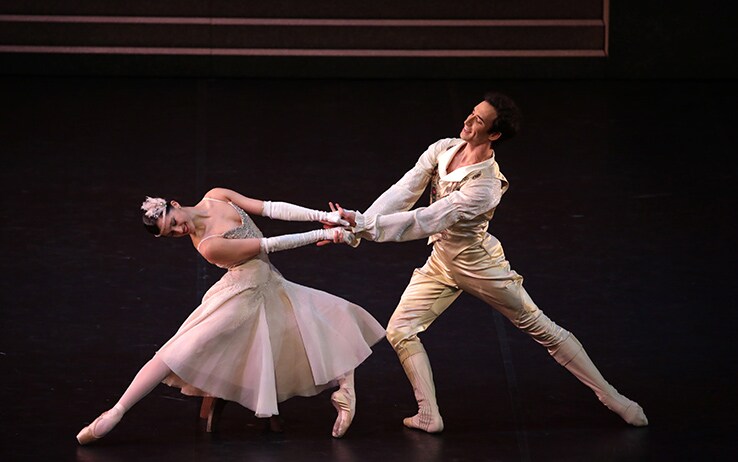 Alessandra Vassallo e Gabriele Corrado in "Cenerentola". Archivio Fotografico Fondazione Teatro alla Scala Archivio Fotografico Fondazione Teatro alla Scala