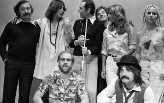 Renzo Arbore, Fiorella Gentile, Michael Pergolani, Maria Gentile, Fabrizio Zampa, Irene Bignardi, Gianni Mina', Mario Marenco, durante la trasmissione televisiva ''L'altra domenica'', Roma, 28 maggio 1977. ANSA