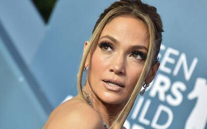 Jennifer Lopez posa senza anello: di nuovo crisi con il marito A.Rod?