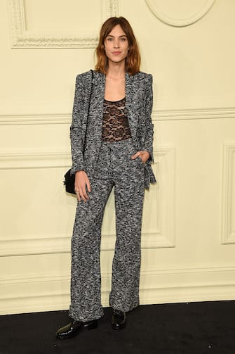 468234788 NEW YORK, NY - MARCH 31: Alexa Chung attends the CHANEL Paris-Salzburg 2014/15 Metiers d'Art Collection at Park Avenue Armory on March 31, 2015 in New York City. (Photo by Dimitrios Kambouris/Getty Images)