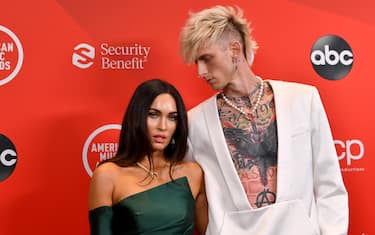 LOS ANGELES, CALIFORNIA - NOVEMBER 22: (L-R) In this image released on November 22, Megan Fox and Machine Gun Kelly attend the 2020 American Music Awards at Microsoft Theater on November 22, 2020 in Los Angeles, California. (Photo by Emma McIntyre /AMA2020/Getty Images for dcp)