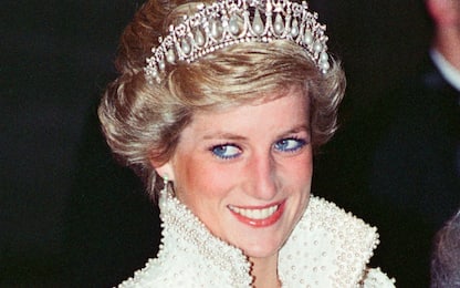 L'anello di fidanzamento di Lady Diana replicato da un gioielliere