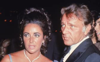 Married actors Elizabeth Taylor and Richard Burton (1925 - 1984) attend the Academy Awards ceremonies, Los Angeles, California, April 7, 1970. (Photo by Frank Edwards/Fotos International/Getty Images) 