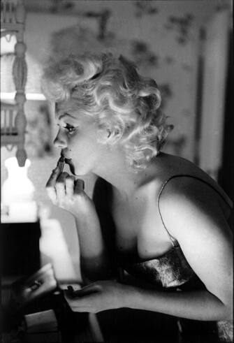 NEW YORK - MARCH 24: Actress Marilyn Monroe gets ready to go see the play "Cat On A Hot Tin Roof" playfully applying her make up and Chanel No. 5 Perfume on March 24, 1955 at the Ambassador Hotel in New York City, New York. (Photo by Ed Feingersh/Michael Ochs Archives/Getty Images)  