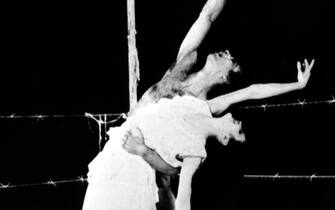 Carla Fracci e Gheorghe Iancu durante il balletto 'Moro about Orfeo' realizzato dal marito della Fracci, Beppe Meneghetti durante il festival internazionale di Marlia (Lucca) in una foto d'archivio datata 3 marzo 1984. ANSA ARCHIVIO/A 18125
