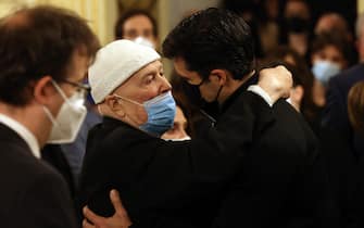 Roberto Bolle's (R) greeting to Beppe Menegatti, husband of Carla Fracci, inside the foyer of La Scala theater where the famous ballerina's funeral home has been set up, in Milan, Italy, 28 May 2021. Italian ballet great Carla Fracci has died on 27 May. She would have turned 85 in August. ANSA / MATTEO BAZZI