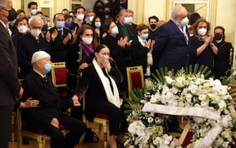 Marisa Fracci (C), sister of Carla Fracci, Beppe Menegatti (L), husband of Carla Fracci, and Francesco Menegatti, son of Carla Fracci, pay their respects to Italian ballet dancer inside the foyer of La Scala Theater where the funeral home has been set up, in Milan, Italy, 28 May 2021. Italian ballet great Carla Fracci has died on 27 May. She would have turned 85 in August. ANSA / MATTEO BAZZI