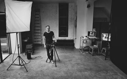 Calendario Pirelli 2022, Bryan Adams sarà il fotografo