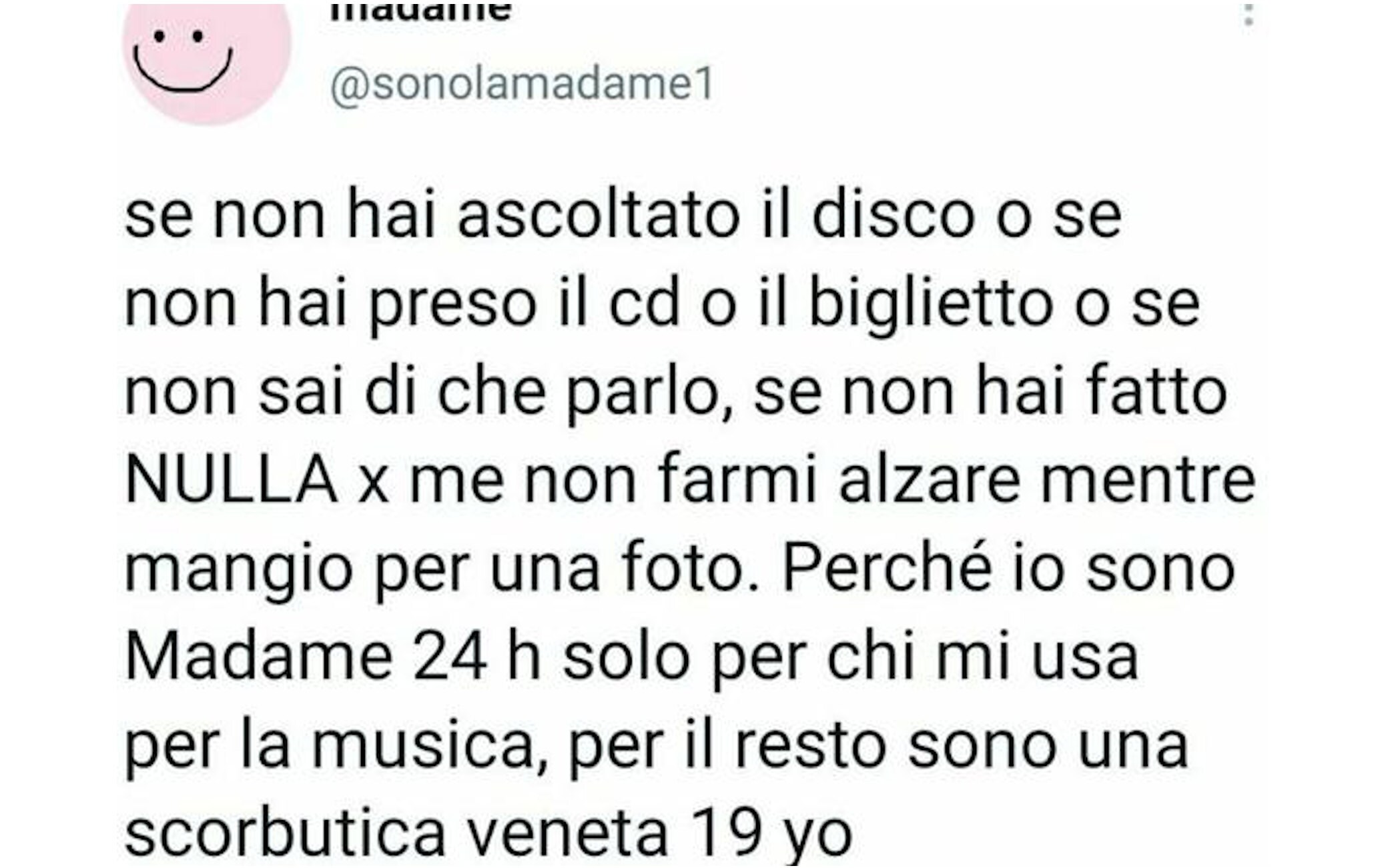 Lo screenshot del tweet di Madame poi rimosso dalla cantautrice foto social