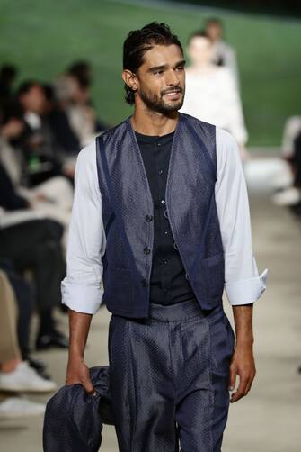 1324754940 MILAN, ITALY - JUNE 21: A model walks the runway during the Giorgio Armani Fashion Show at the Milan Men's Fashion Week Spring/Summer 2021/22 on June 21, 2021 in Milan, Italy. (Photo by Vittorio Zunino Celotto/Getty Images)