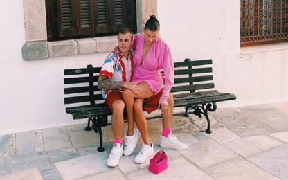 Hailey Baldwin, foto della vacanza in Grecia con Justin Bieber