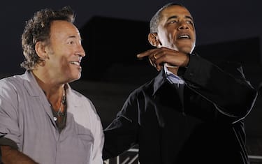 US Democratic presidential candidate Illinois Senator Barack Obama and musician Bruce Springsteen during a rally at Cleveland Mall in Cleveland, Ohio, November 02, 2008.   AFP PHOTO/Emmanuel Dunand (Photo credit should read EMMANUEL DUNAND/AFP via Getty Images)