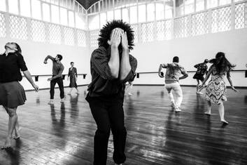 Danza, a Bolzano la prima assoluta di “Requiem (Sià Karà)”. VIDEO