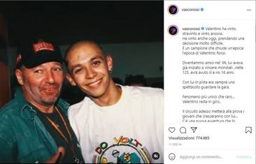 Valentino Rossi lascia la MotoGP: l'omaggio dei vip sui social. FOTO