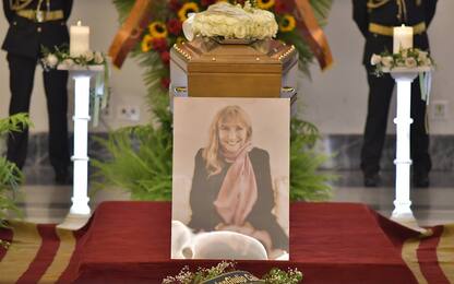 Piera Degli Esposti, funerali in Campidoglio: addio di amici e parenti