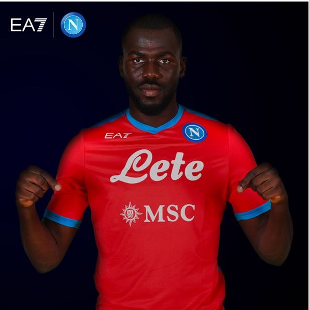 Spuntano le immagini delle nuove maglie del Napoli 2021/2022 con Armani