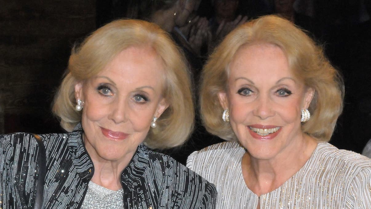 Le gemelle Kessler compiono 87 anni, le sorelle ieri e oggi ecco come sono cambiate. FOTO Sky Le gemelle Kessler compiono 87 anni, le sorelle ieri e oggi ecco come sono cambiate. FOTO Sky