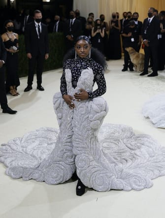 epaselect epa09466753 Simone Biles poses on the red carpet for the 2021 Met Gala, the annual benefit for the Metropolitan Museum of Art's Costume Institute, in New York, New York, USA, 13 September 2021. The event coincides with the Met Costume Institute's first two-part exhibition, 'In America: A Lexicon of Fashion' which opens 18 September 2021, to be followed by 'In America: An Anthology of Fashion' which opens 05 May 2022 and both conclude 05 September 2022.  EPA/JUSTIN LANE