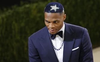epa09466933 Russell Westbrook poses on the red carpet for the 2021 Met Gala, the annual benefit for the Metropolitan Museum of Art's Costume Institute, in New York, New York, USA, 13 September 2021. The event coincides with the Met Costume Institute's first two-part exhibition, 'In America: A Lexicon of Fashion' which opens 18 September 2021, to be followed by 'In America: An Anthology of Fashion' which opens 05 May 2022 and both conclude 05 September 2022.  EPA/JUSTIN LANE