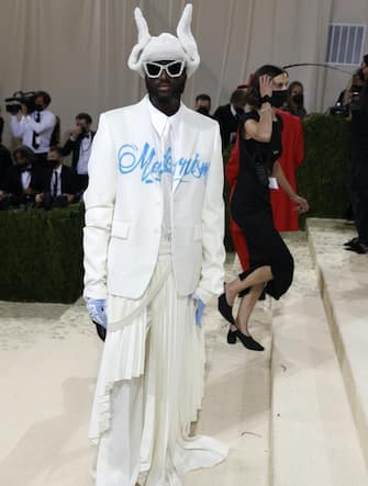 epa09466628 Virgil Abloh poses on the red carpet for the 2021 Met Gala, the annual benefit for the Metropolitan Museum of Art's Costume Institute, in New York, New York, USA, 13 September 2021. The event coincides with the Met Costume Institute's first two-part exhibition, 'In America: A Lexicon of Fashion' which opens 18 September 2021, to be followed by 'In America: An Anthology of Fashion' which opens 05 May 2022 and both conclude 05 September 2022.  EPA/JUSTIN LANE