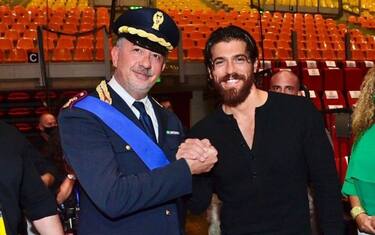 Can Yaman è il volto della campagna #sceglilastradaGIUSTA