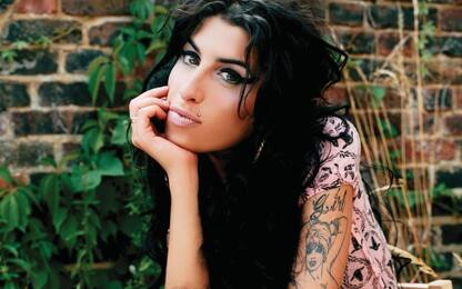Amy Winehouse, all'asta il guardaroba del tour del 2011