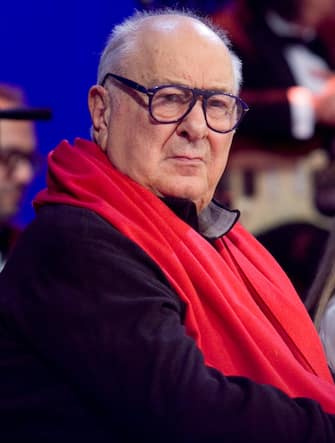 Elio Pandolfi durante una puntata del Maurizio Costanzo Show