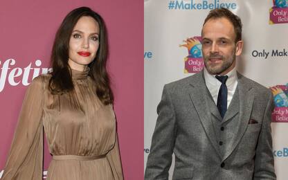 Angelina Jolie e Jonny Lee Miller paparazzati insieme
