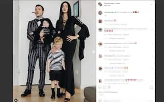 I Ferragnez diventano la famiglia Addams per Halloween