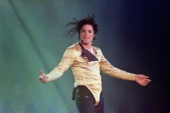 (FILES) US pop star and entertainer Michael Jackson preforms before an estimated audience of 60,000 in Brunei on July 16, 1996. Michael Jackson died on June 25, 2009 after suffering a cardiac arrest, sending shockwaves sweeping across the world and tributes pouring in on June 26 for the tortured music icon revered as the "King of Pop." AFP PHOTO/FRANCIS Sylvain (Photo credit should read FRANCIS Sylvain/AFP via Getty Images)