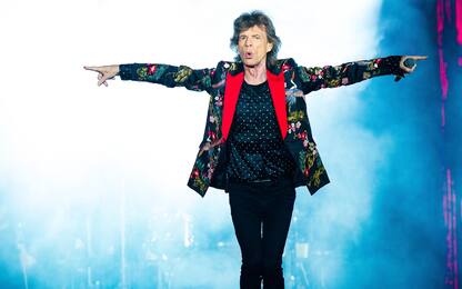 Mick Jagger ancora positivo, i Rolling Stones cancellano un'altra data