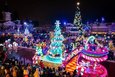 Disneyland Paris, è arrivato il magico Natale! Video