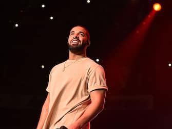 ATLANTA, GA - JUNE 20:  Drake performs onstage at Hot 107.9 Birthday Bash Block Show at Phillips Arena on June 20, 2015 in Atlanta, Georgia.  (Photo by Paras Griffin/Getty Images)