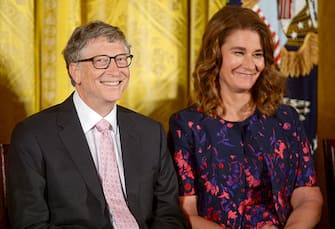 WASHINGTON, DC - NOVEMBER 22:  President Barack Obama presents Bill Gates and Melinda Gates with the 2016 Presidential Medal Of Freedom at the White House on November 22, 2016 in Washington, DC.  (Photo by Leigh Vogel/WireImage)