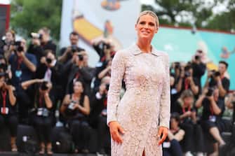 VENICE, ITALY - AUGUST 31: Michelle Hunziker walks the red carpet ahead of the "Joker" screening during the 76th Venice Film Festival at Sala Grande on August 31, 2019 in Venice, Italy. (Photo by Tristan Fewings/Getty Images)
