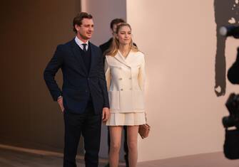 PARIS, FRANCE - JANUARY 24: Pierre Casiraghi (L) wears a white shirt, a navy blue tie, a navy blue wool V-neck pullover, a navy blue blazer jacket,;  Beatrice Borromeo (R) wears earrings, a gold chain pendant necklace, a white t-shirt, a white latte buttoned jacket, seen outside Dior during Paris Fashion Week Haute Couture Spring / Summer 2022 on January 24, 2022 in Paris, France.  (Photo by Jeremy Moeller / Getty Images)