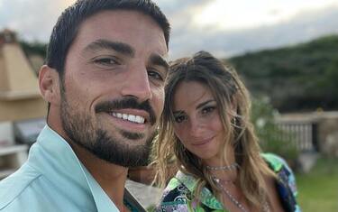 Mariano Di Vaio papà per la quarta volta: nata la figlia Mia Annabelle