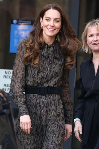LONDON, ENGLAND - JANUARY 26: Catherine, Duchess of Cambridge visits the Shout mental health text service on January 26, 2022 in London, England. (Photo by Neil Mockford/GC Images)