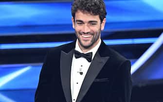 Matteo Berrettini in a tuxedo at Sanremo 2022: “I don’t feel comfortable without a racket”