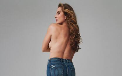 Brooke Shields in jeans e topless per il brand Jordache. FOTO