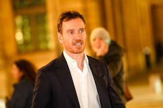 PARIS, FRANCE - JANUARY 21: Michael Fassbender wears a shirt and a  blazer jacket, outside Louis Vuitton : Jewelry Launch at Place VendÃ´me, during Paris Fashion Week - Haute Couture Spring/Summer 2020, on January 21, 2020 in Paris, France. (Photo by Edward Berthelot/Getty Images )